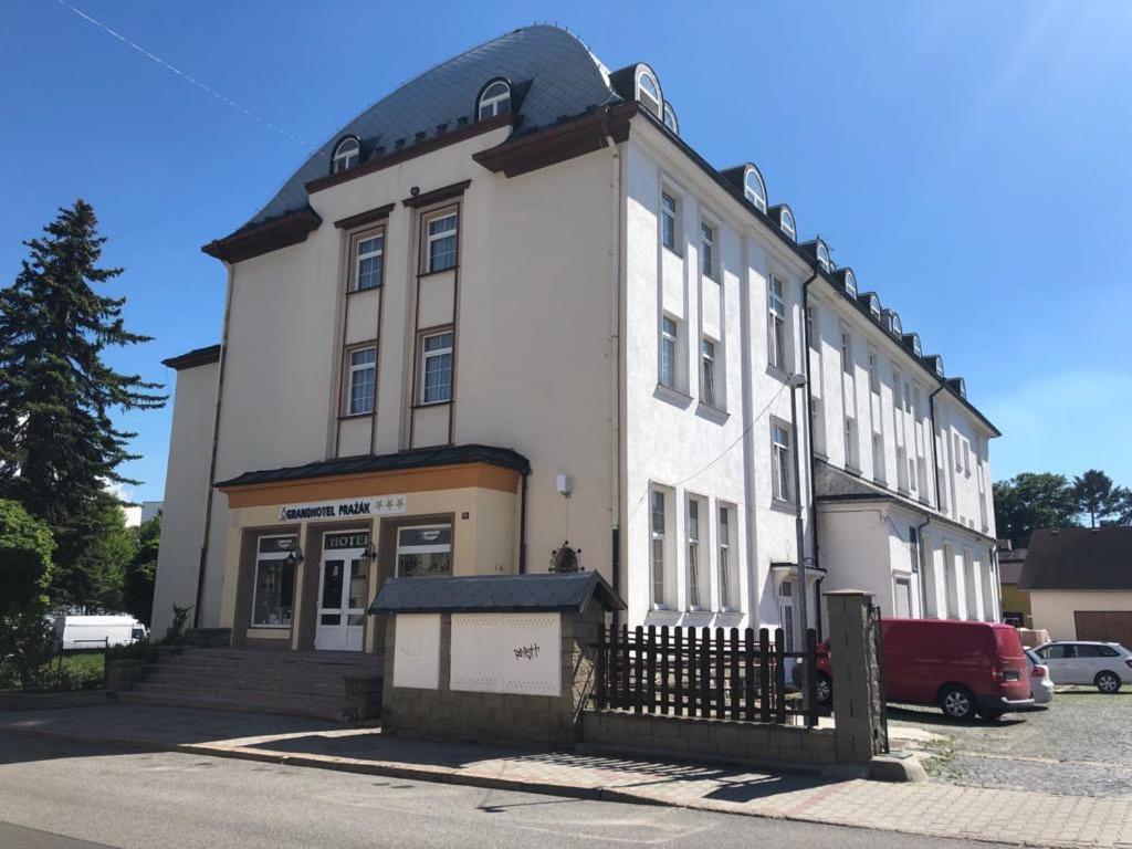 Grandhotel Nový Bor Exteriör bild